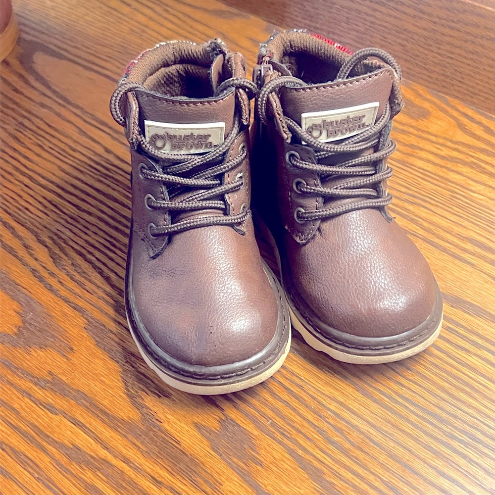 Buster Brown 7c boots GOOD CONDITION